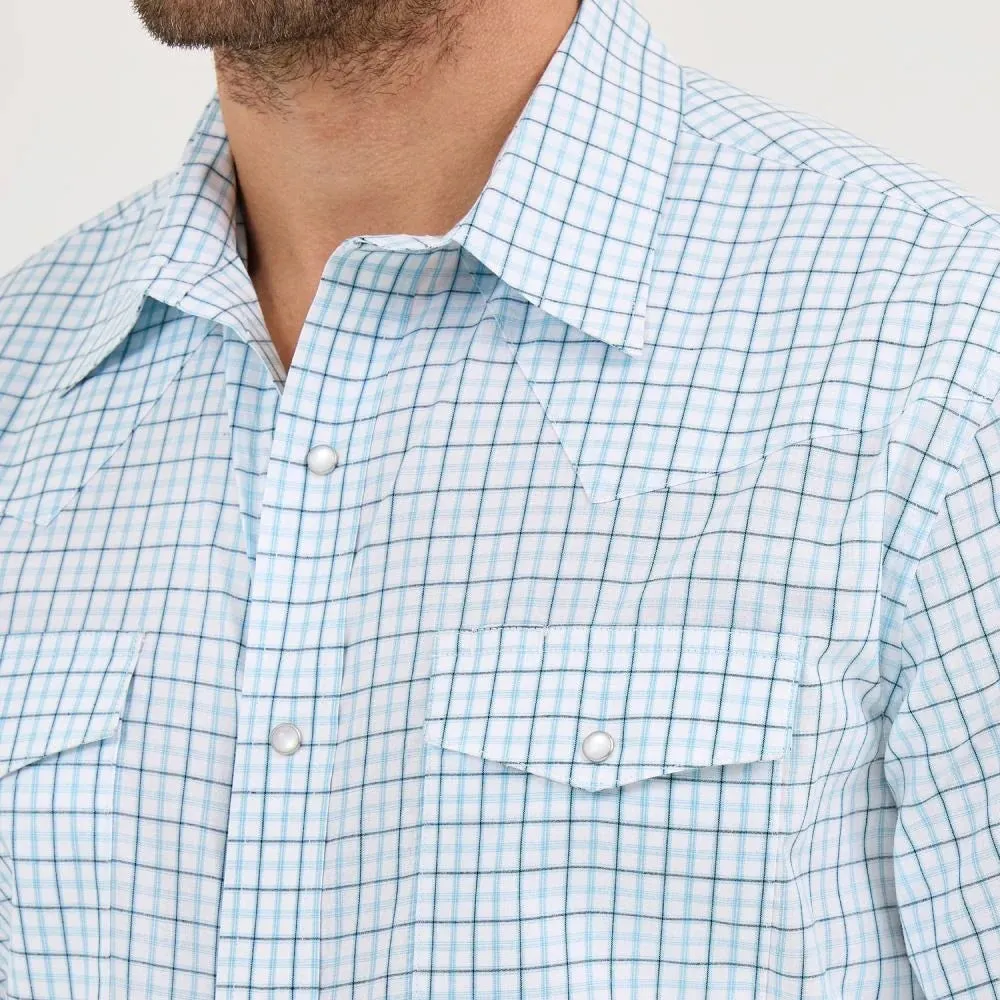 Wrangler Men's S/S Wrinkle Resist Checkered Plaid Western Snap Shirt in Blue & White
